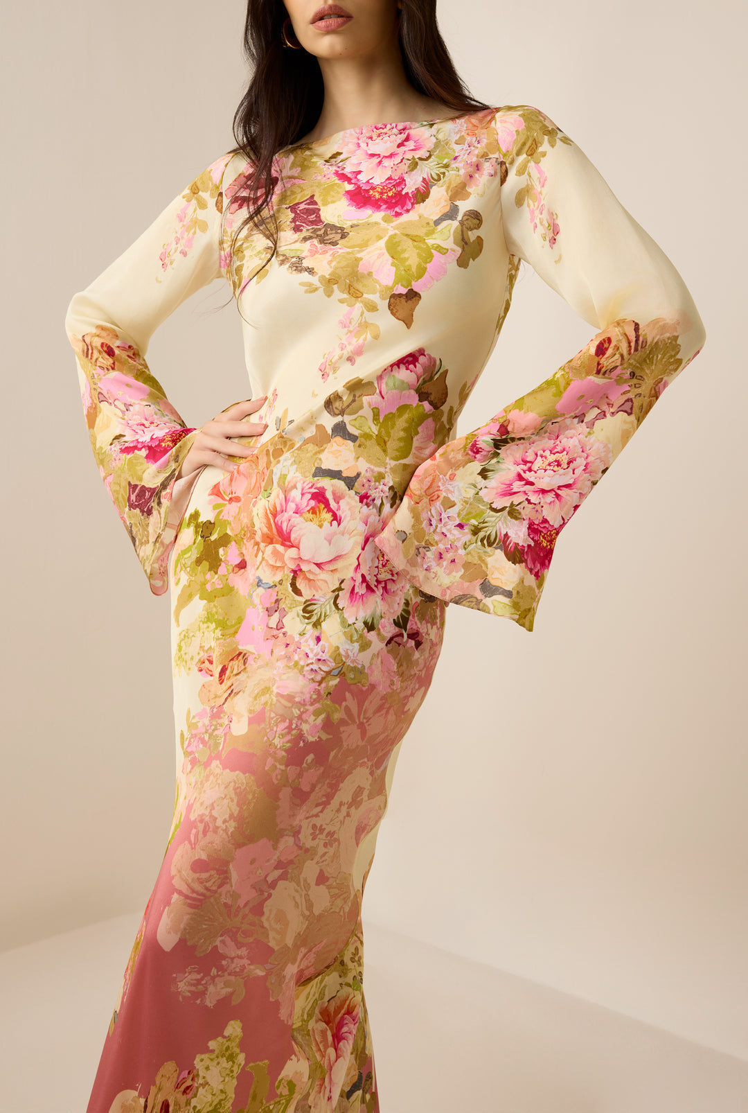 Robe Maxi Fleurie à Col Montant et Manches Longues