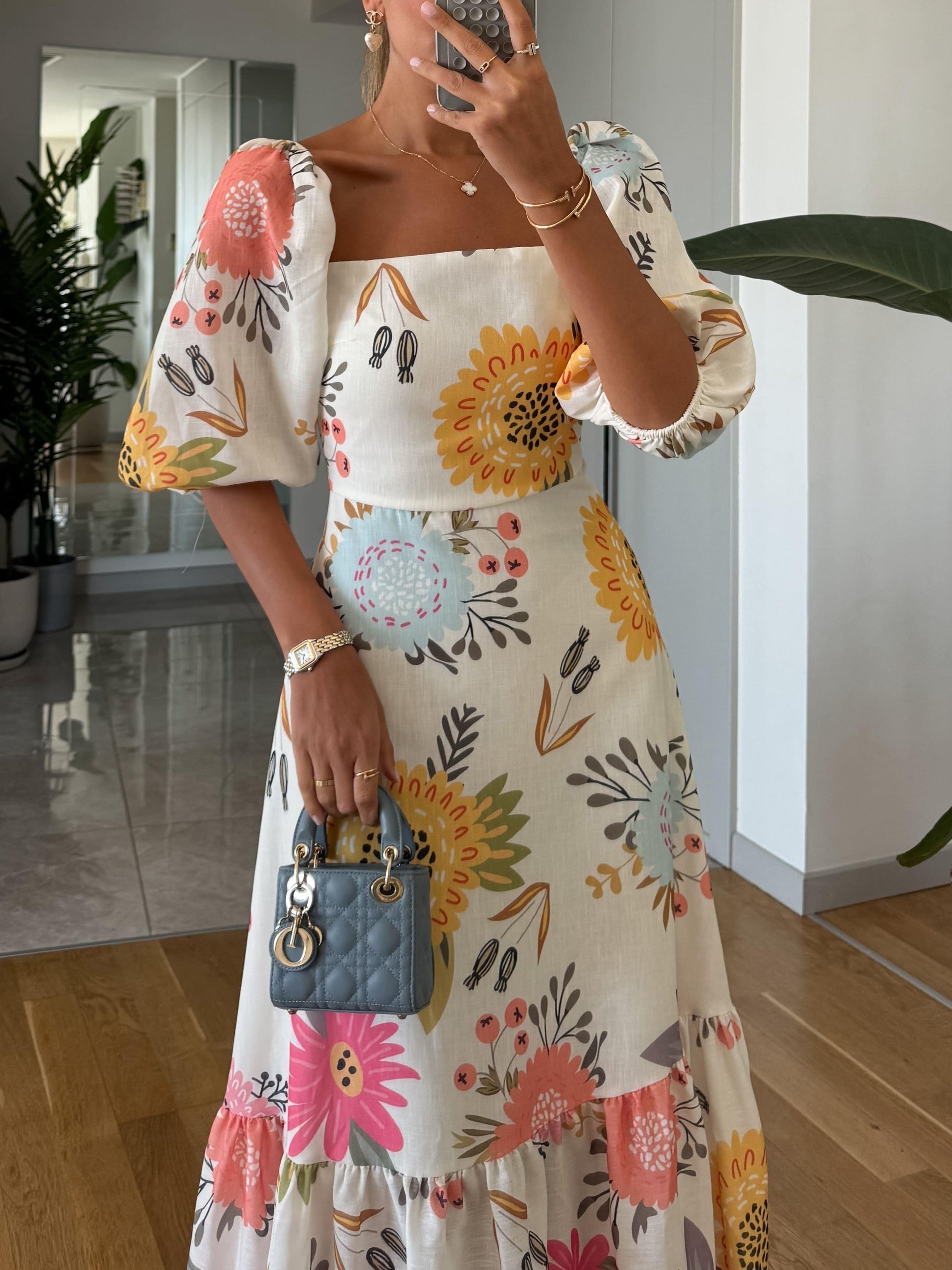 Robe Fleurie à Col Carré et Manches Bouffantes