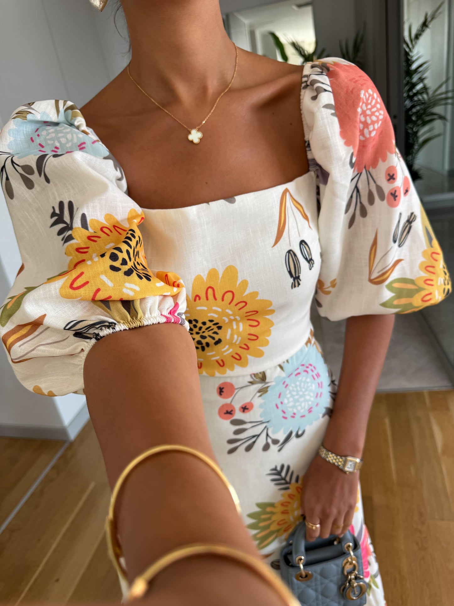 Robe Fleurie à Col Carré et Manches Bouffantes