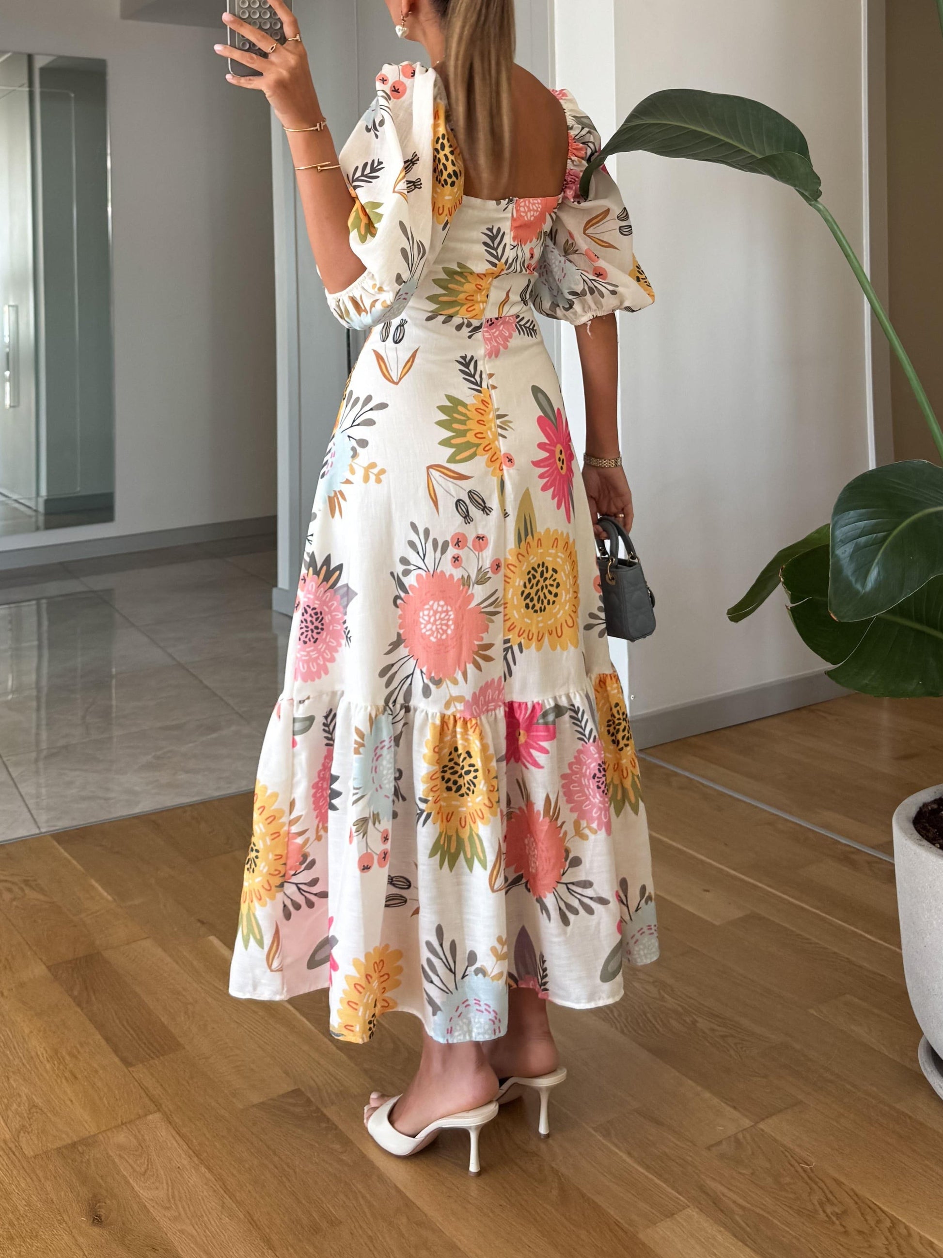 Robe Fleurie à Col Carré et Manches Bouffantes