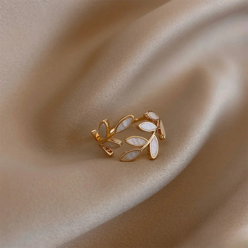 Bague Réglable Feuille et Opale Blanche