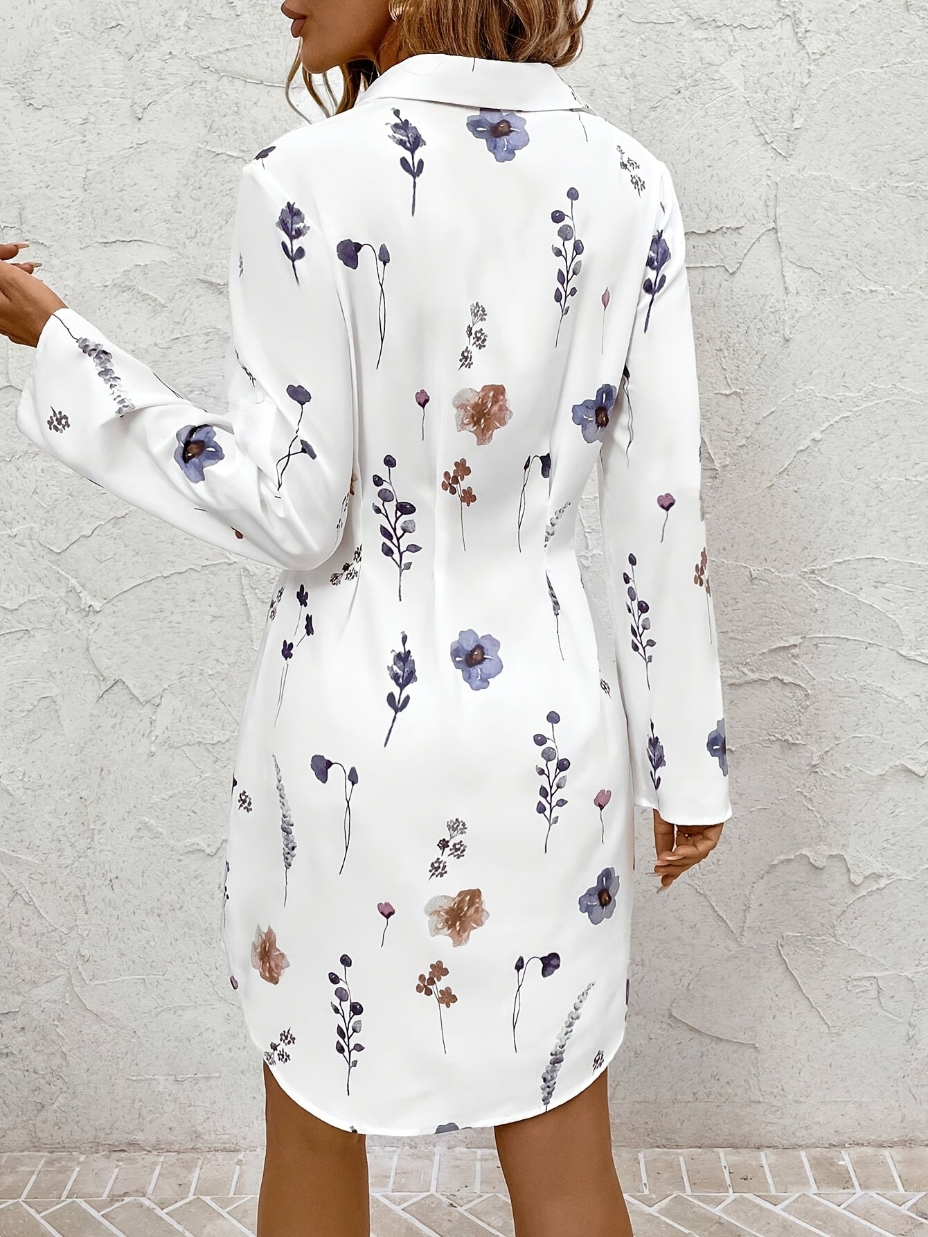 Robe-Chemise Florale Ajustée et Boutonnée pour Femme